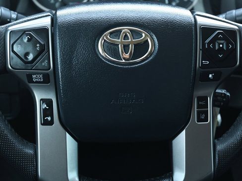 Used 2020 Toyota Tacoma SR5 image 17