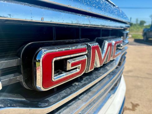 Used 2023 GMC Sierra 1500 SLT w/ X31 Off-Road Package AWD/4WD image 9