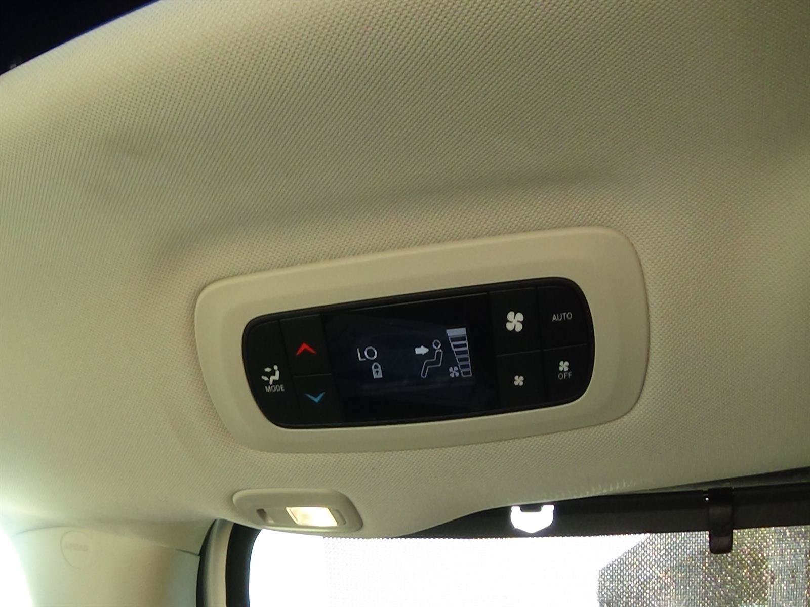 Used 2026 Chrysler Pacifica Limited FWD image 16