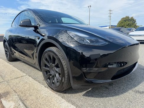 Used 2023 Tesla Model Y Long Range AWD/4WD image 22