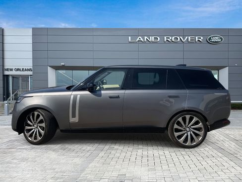 Used 2023 Land Rover Range Rover Long Wheelbase Autobiography image 2