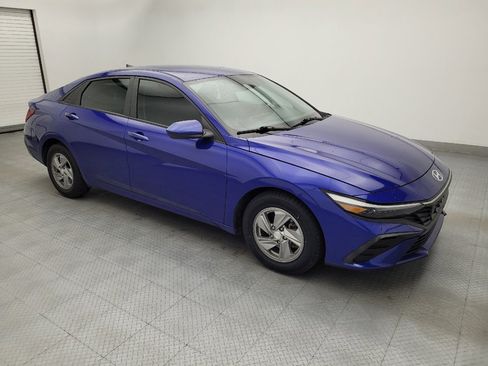 Used 2024 Hyundai Elantra SE FWD image 11