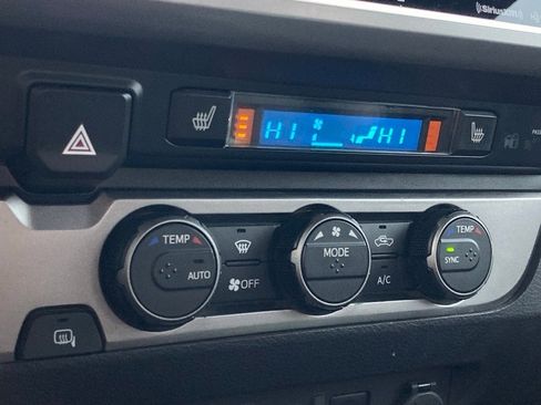 Used 2022 Toyota Tacoma Limited image 27