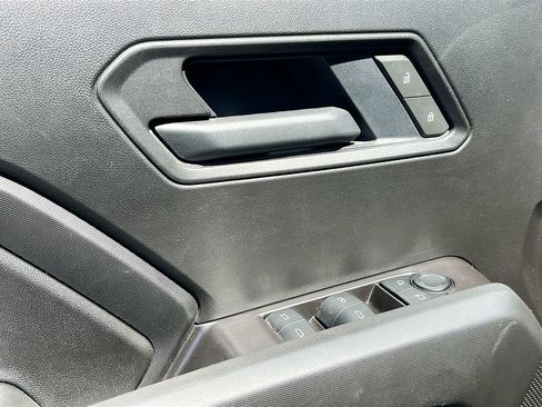 Used 2025 Chevrolet Colorado Trail Boss AWD/4WD image 17