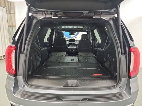 Used 2022 GMC Yukon SLT w/ SLT Premium Package image 10