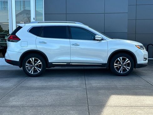 Used 2017 Nissan Rogue SL w/ SL Premium Package AWD/4WD image 2