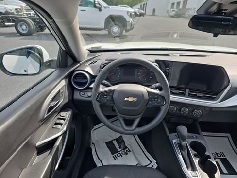 New 2026 Chevrolet Trax LS w/ LS Convenience Package FWD image 12