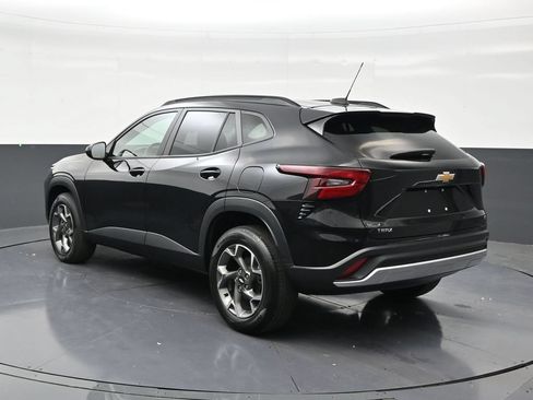 Used 2024 Chevrolet Trax LT FWD image 3