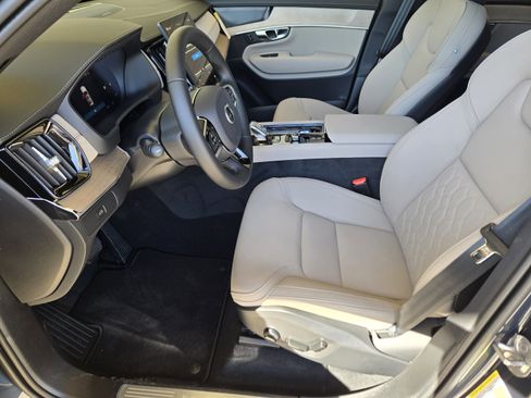 Used 2026 Volvo XC90 B6 Plus w/ Protection Package Premier AWD/4WD image 12