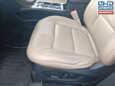 Used 2020 Ford Explorer XLT w/ Equipment Group 202A AWD/4WD image 12