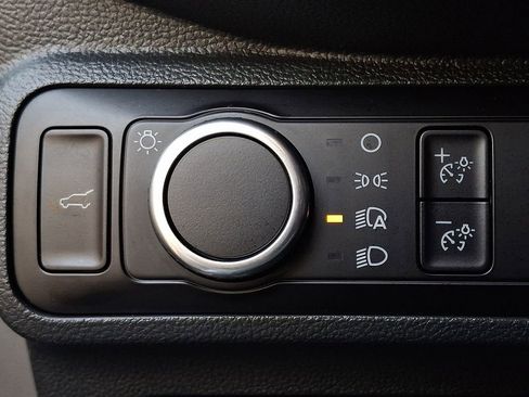 Used 2025 Ford Explorer Active image 25