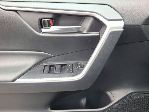 Used 2019 Toyota RAV4 XLE w/ Convenience Package image 14