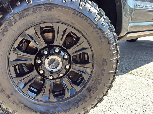 Used 2021 Ford F250 Platinum w/ Tremor Off-Road Package AWD/4WD image 29