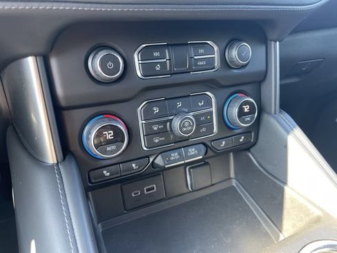 Used 2022 Chevrolet Suburban LT AWD/4WD image 35