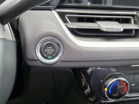 Certified 2025 Chevrolet TrailBlazer LT w/ LT Cold Weather Package FWD image 22