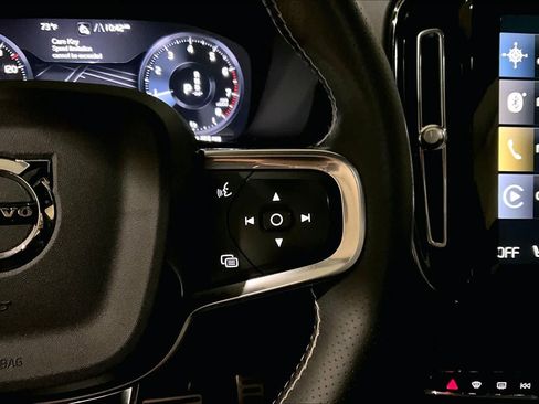Used 2021 Volvo XC40 T5 R-Design w/ Advanced Package AWD/4WD image 24