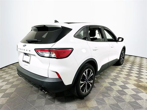 Used 2022 Ford Escape SE w/ SE Sport Appearance Package image 2