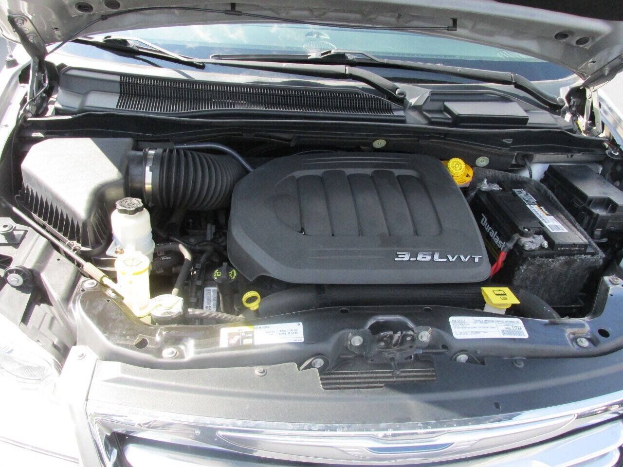 Used 2015 Chrysler Town & Country Touring w/ Driver Convenience Group FWD image 33