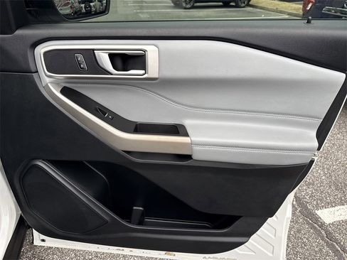 Used 2022 Ford Explorer XLT w/ Equipment Group 202A image 14