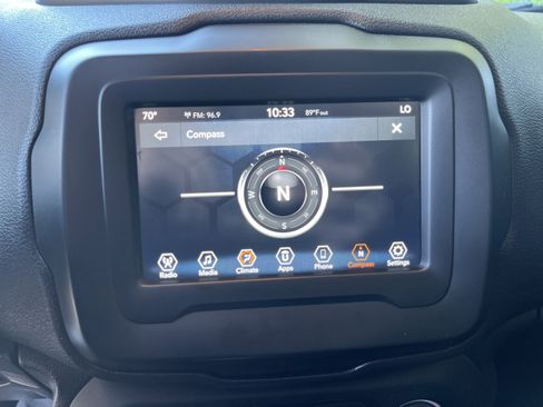 Used 2018 Jeep Renegade Latitude FWD image 16