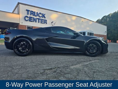 Used 2024 Chevrolet Corvette Z06 RWD image 4
