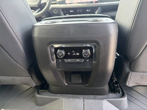 New 2026 Chevrolet Suburban High Country w/ Sun And Tow Package AWD/4WD image 33