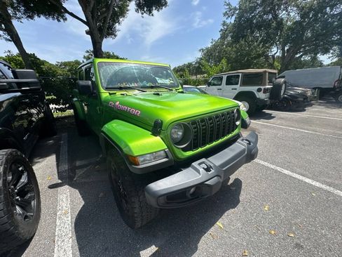 Used 2025 Jeep Gladiator Sport AWD/4WD image 6