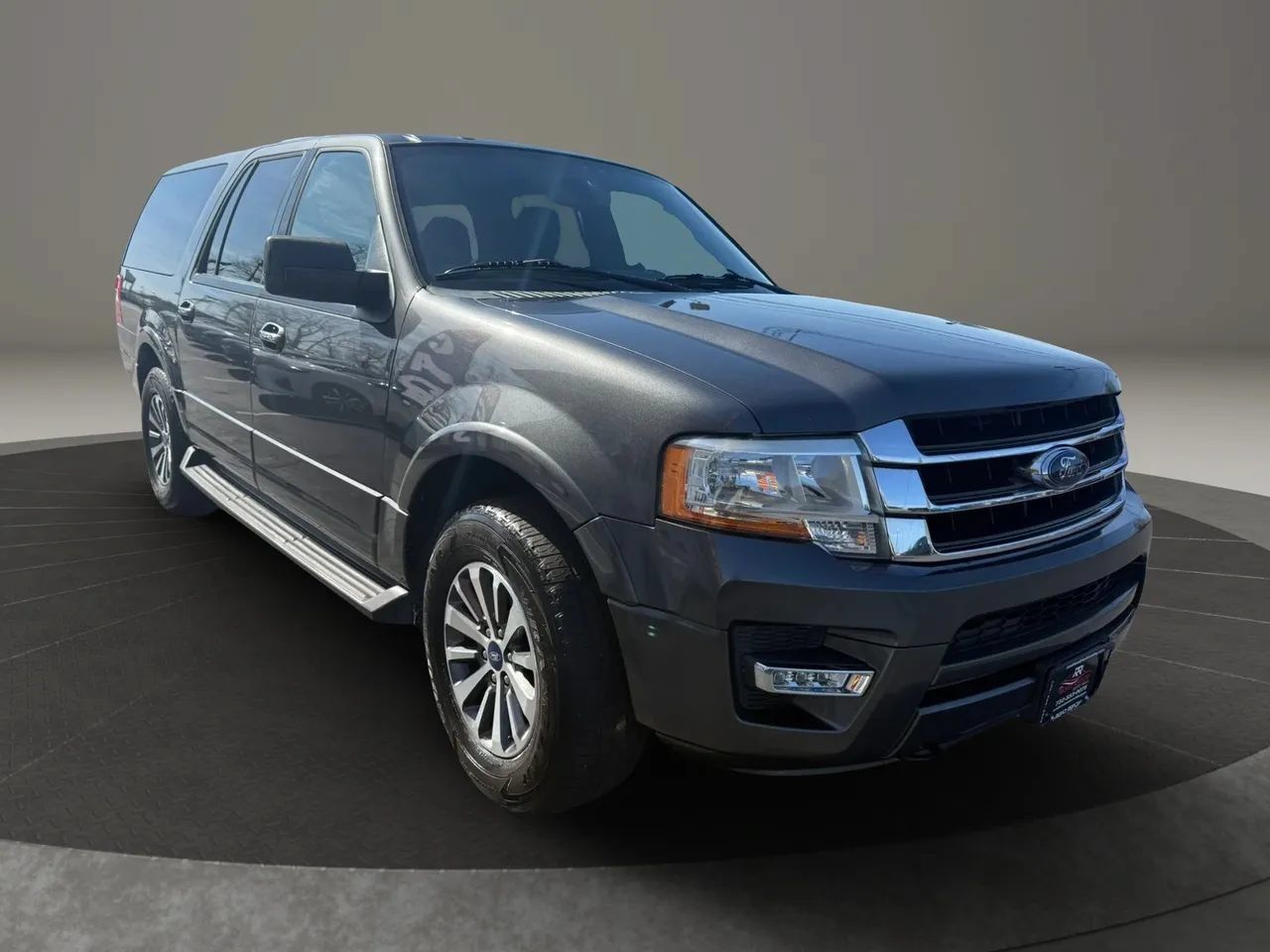 Used 2017 Ford Expedition EL XLT w/ Equipment Group 202A AWD/4WD image 4