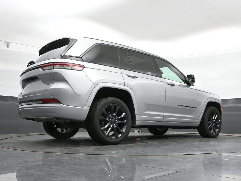 Used 2026 Jeep Grand Cherokee Limited AWD/4WD image 41