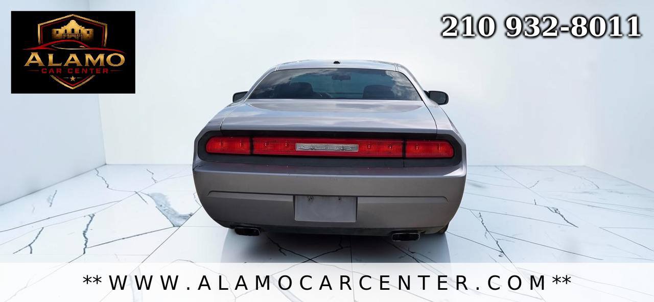 Used 2014 Dodge Challenger SXT RWD image 4