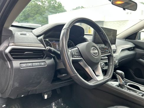 Used 2023 Nissan Altima 2.5 SL FWD image 10