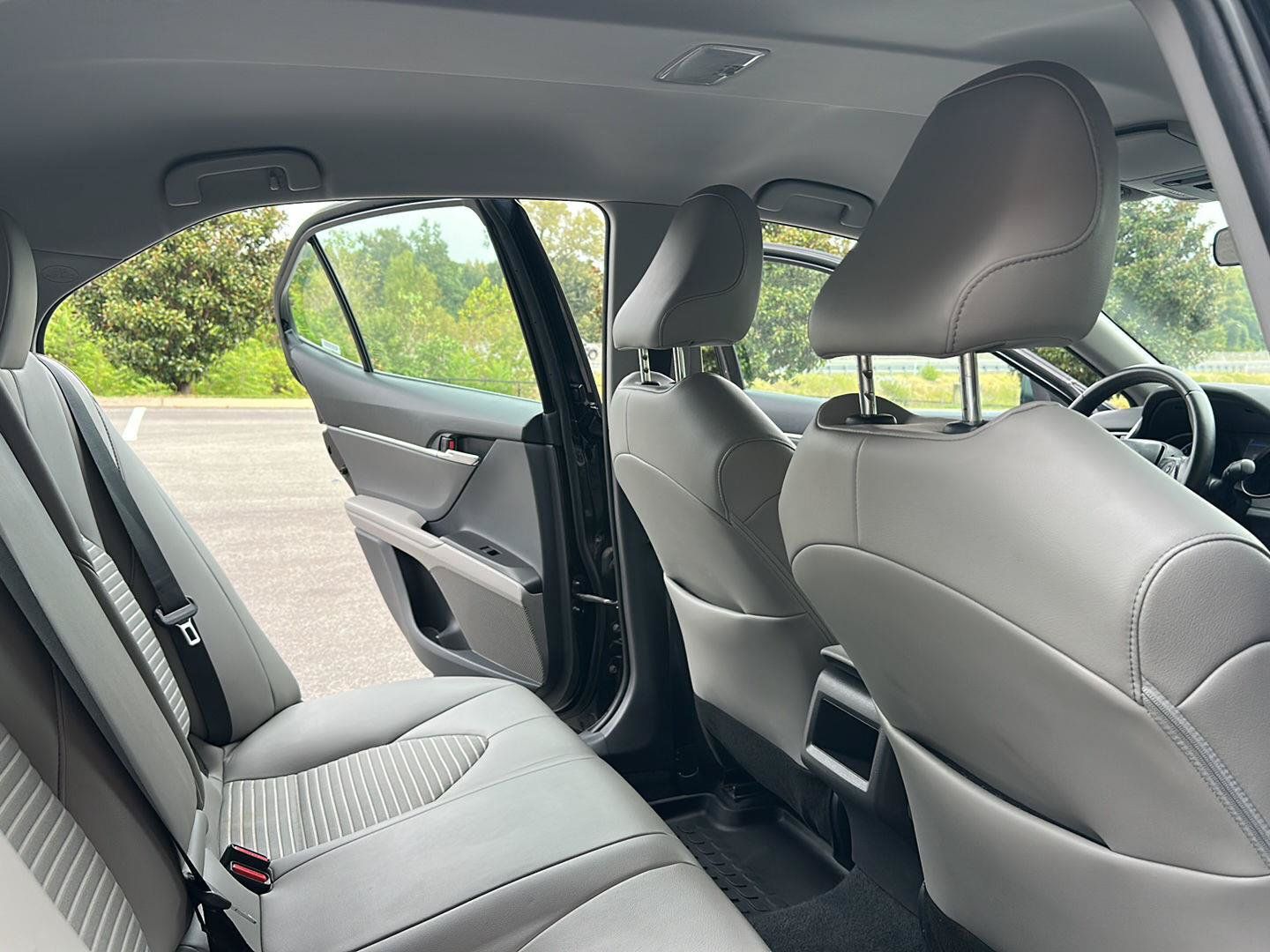 Used 2022 Toyota Camry SE FWD image 30