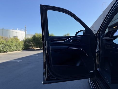 Used 2023 Cadillac Escalade ESV Premium Luxury w/ Performance Package AWD/4WD image 8