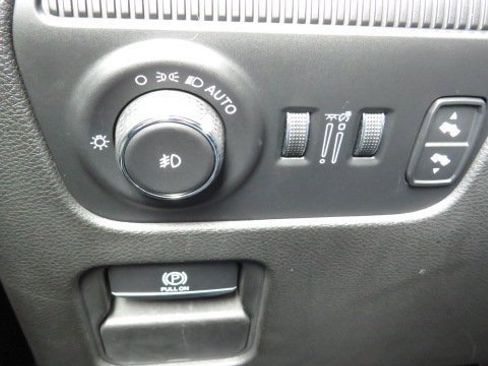 Used 2022 Jeep Wagoneer Series III w/ Premium Group I image 25