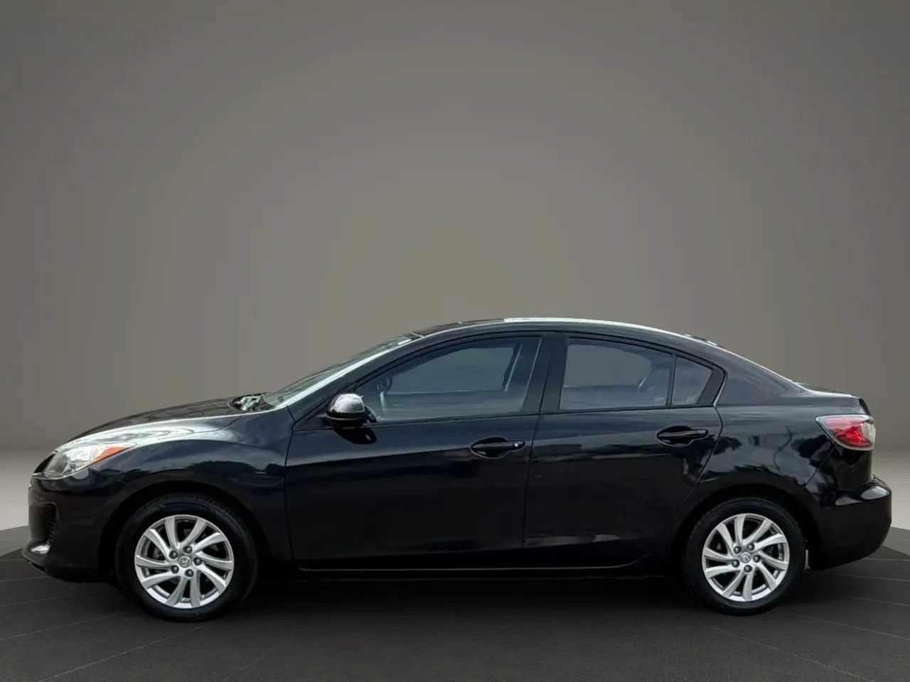 Used 2012 MAZDA MAZDA3 i Touring FWD image 3