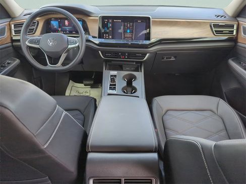 Used 2025 Volkswagen Atlas SE image 18
