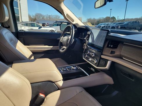 Used 2022 Ford Expedition Max Limited image 29