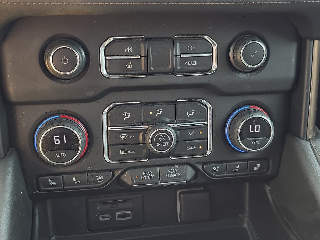 Used 2021 Chevrolet Suburban High Country RWD image 24