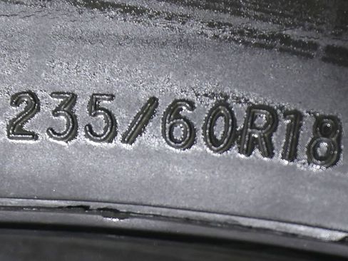 Used 2024 Chrysler Pacifica Select image 38