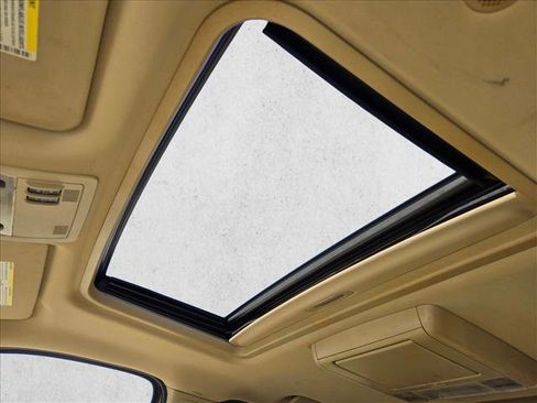 Used 2013 Chevrolet Avalanche LTZ image 11