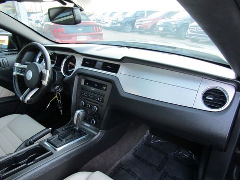 Used 2013 Ford Mustang Premium image 10