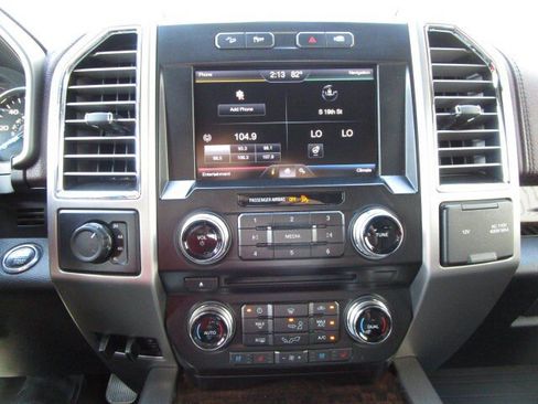 Used 2015 Ford F150 Platinum w/ Equipment Group 701A Luxury AWD/4WD image 18