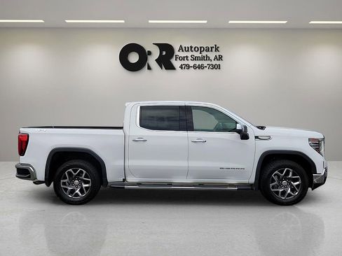 Used 2022 GMC Sierra 1500 SLT AWD/4WD image 6