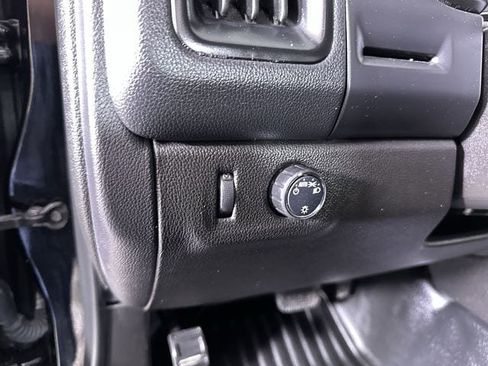 Used 2022 Chevrolet Colorado LT w/ Fleet Safety Package image 18