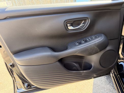 Certified 2023 Honda HR-V LX image 12