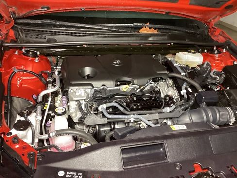 Used 2020 Toyota Camry SE w/ Sunroof Package image 21