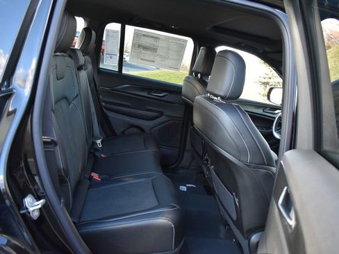 New 2025 Jeep Grand Cherokee Altitude AWD/4WD image 29