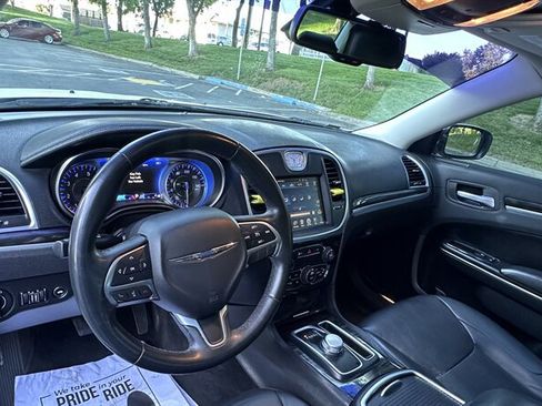 Used 2015 Chrysler 300 Limited RWD image 11