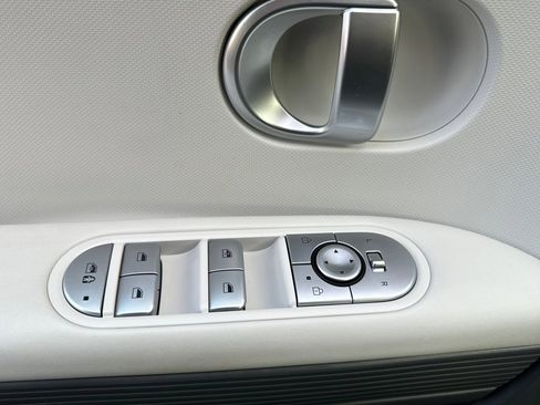 Used 2024 Hyundai Ioniq 5 SE image 11