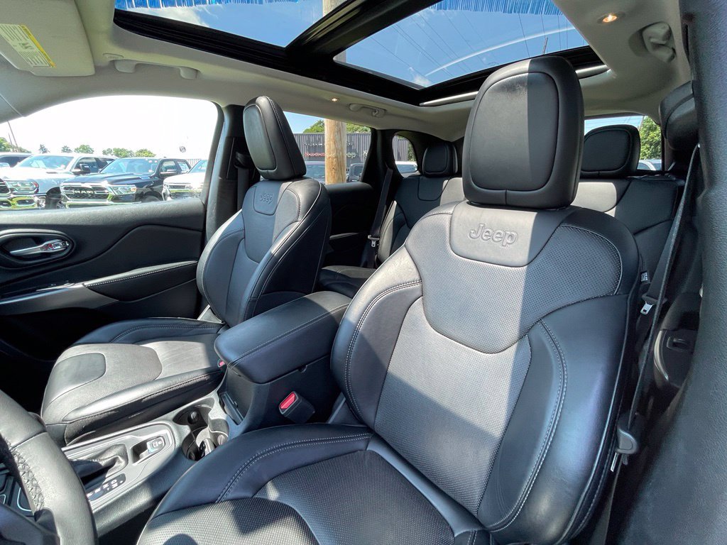 Used 2022 Jeep Cherokee Latitude Lux w/ Sun & Sound Group AWD/4WD image 18